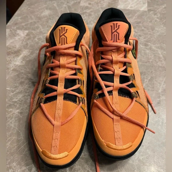 Nike Kyrie Flytrap 6 Basketball Shoes size - Picture 2 of 9